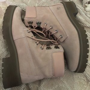 Womans light pink suede timberlands